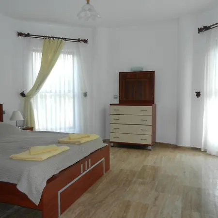 Ada Villa